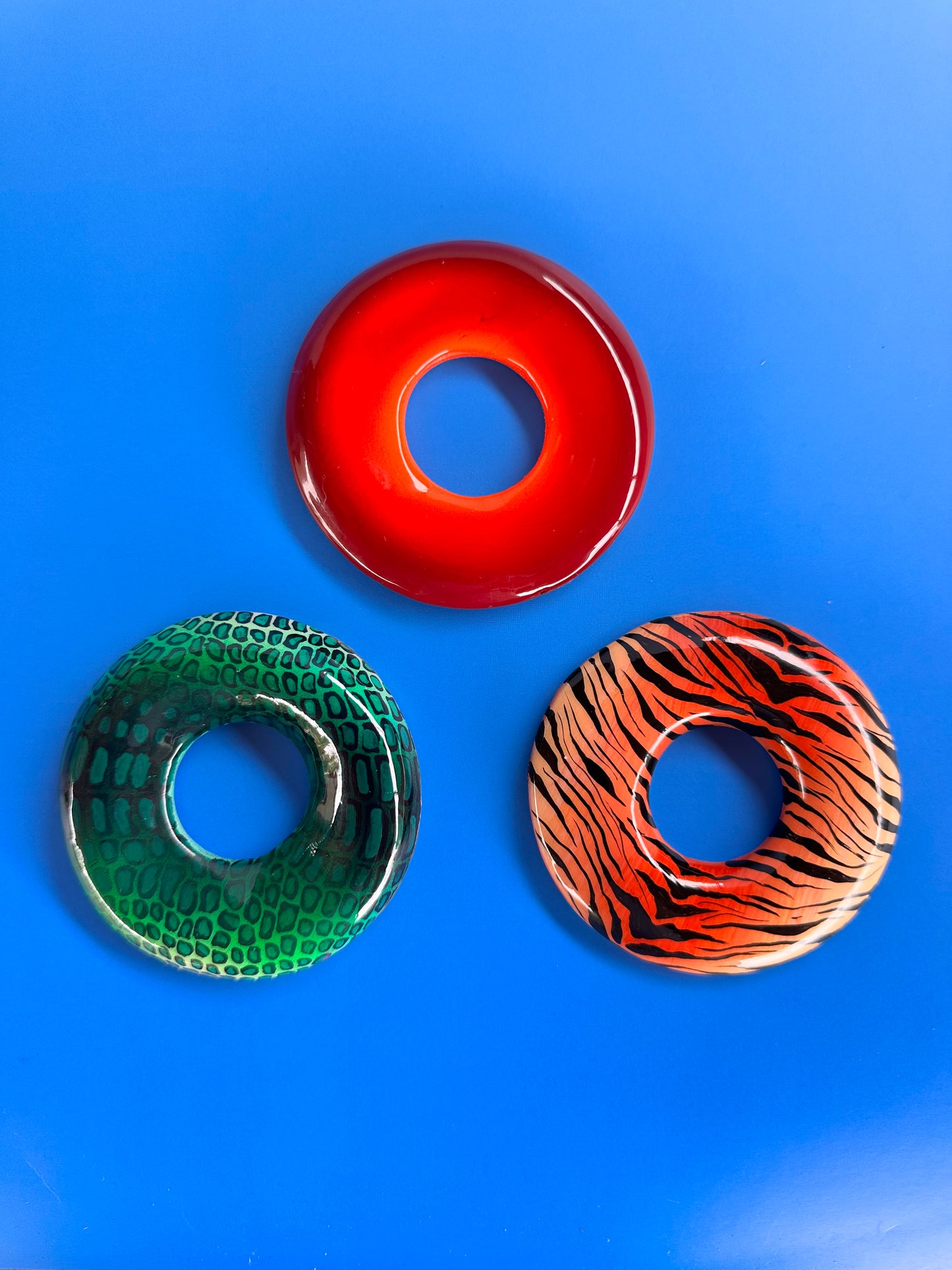 Loop and hoop customs