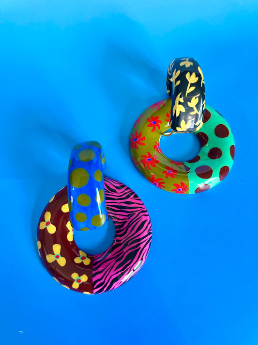 Loop and hoop customs